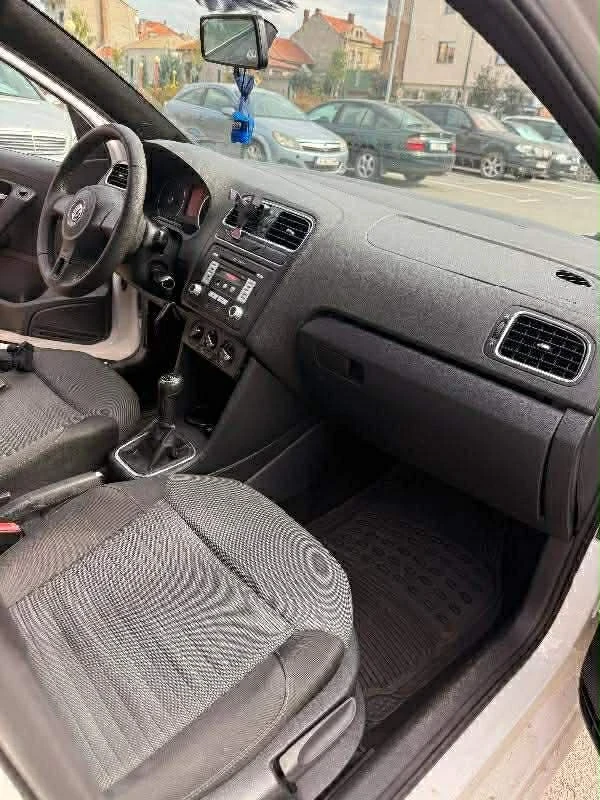 VW Polo 1.6 TDI 90к.с, снимка 9 - Автомобили и джипове - 53982833