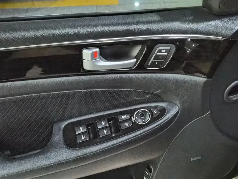 Hyundai Genesis 3.3, снимка 15 - Автомобили и джипове - 54618067