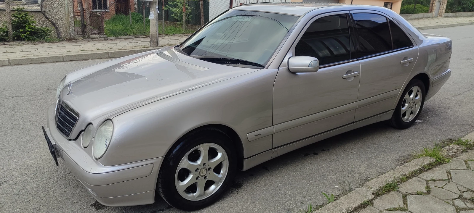 Mercedes-Benz E 200 CDI  - изображение 7