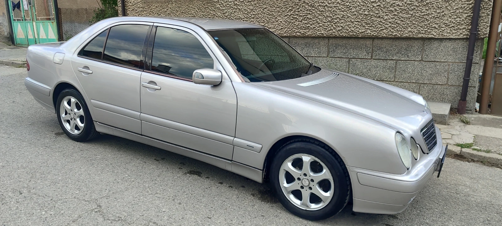 Mercedes-Benz E 200 CDI  - изображение 5