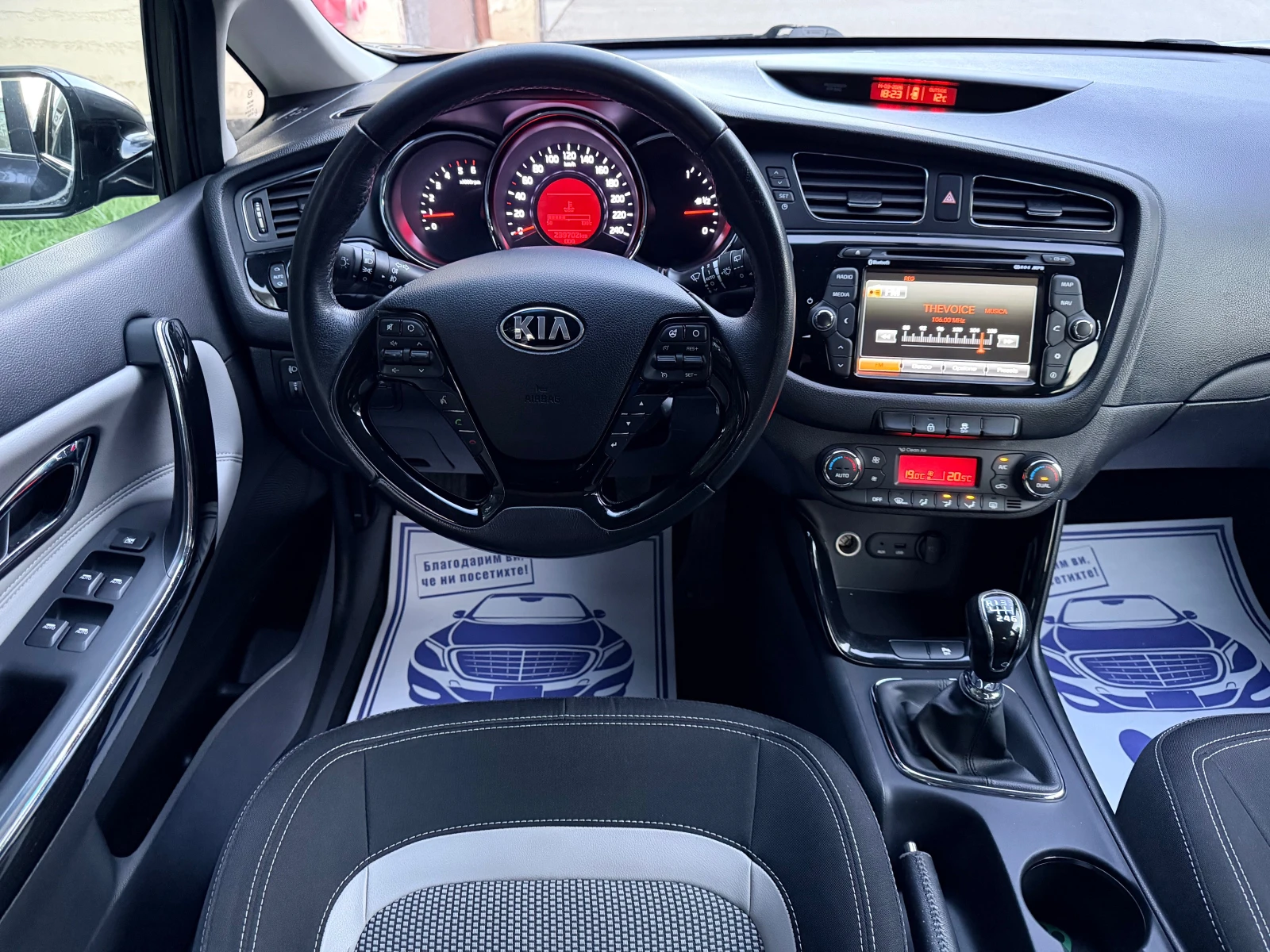Hyundai I30 1.6CRDI NAVI KAMERA KOJA PARKTRONIK, снимка 11 - Автомобили и джипове - 53840624