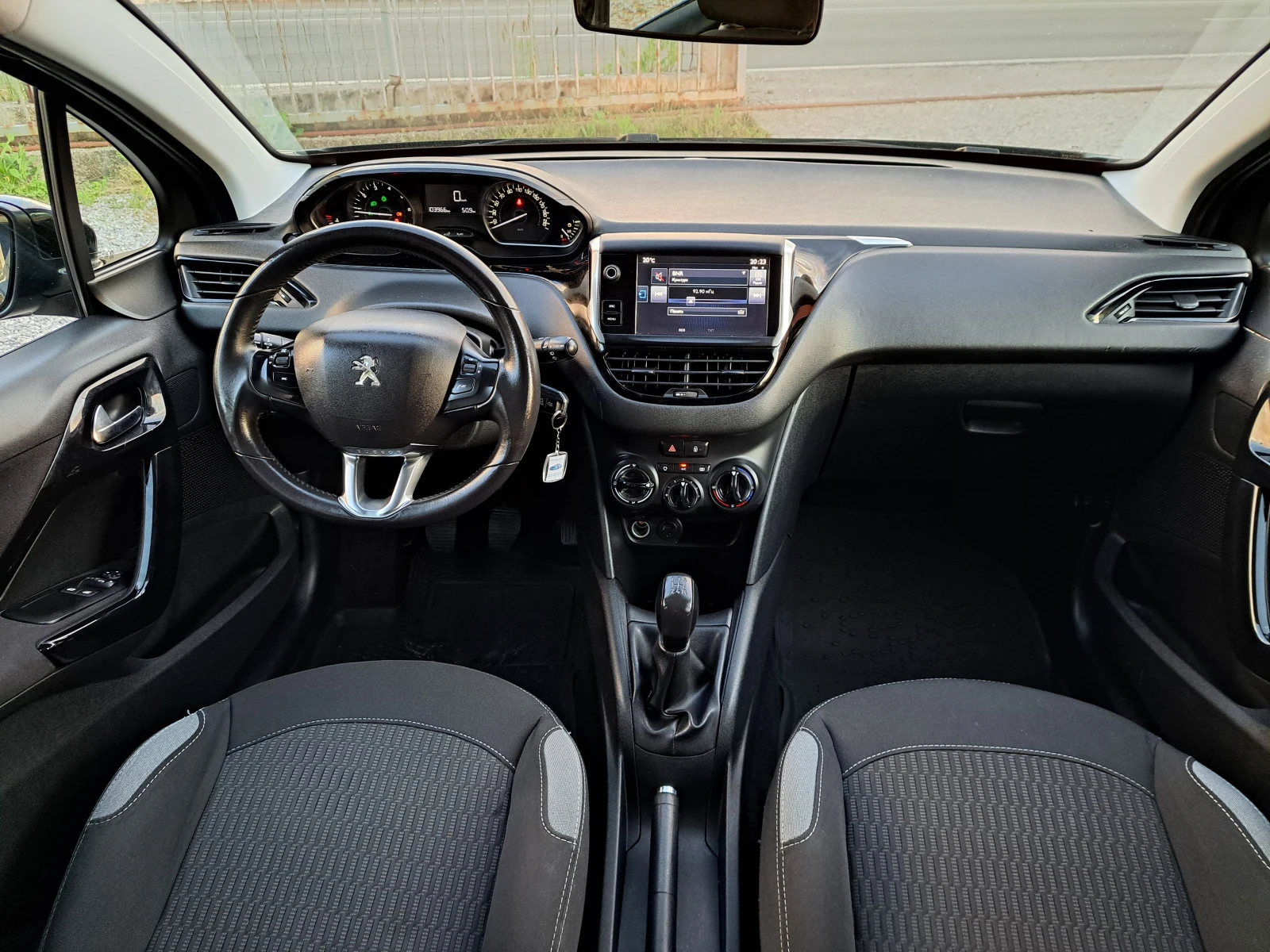 Peugeot 208 1.2i 103 000kм EURO 6, снимка 14 - Автомобили и джипове - 54663656
