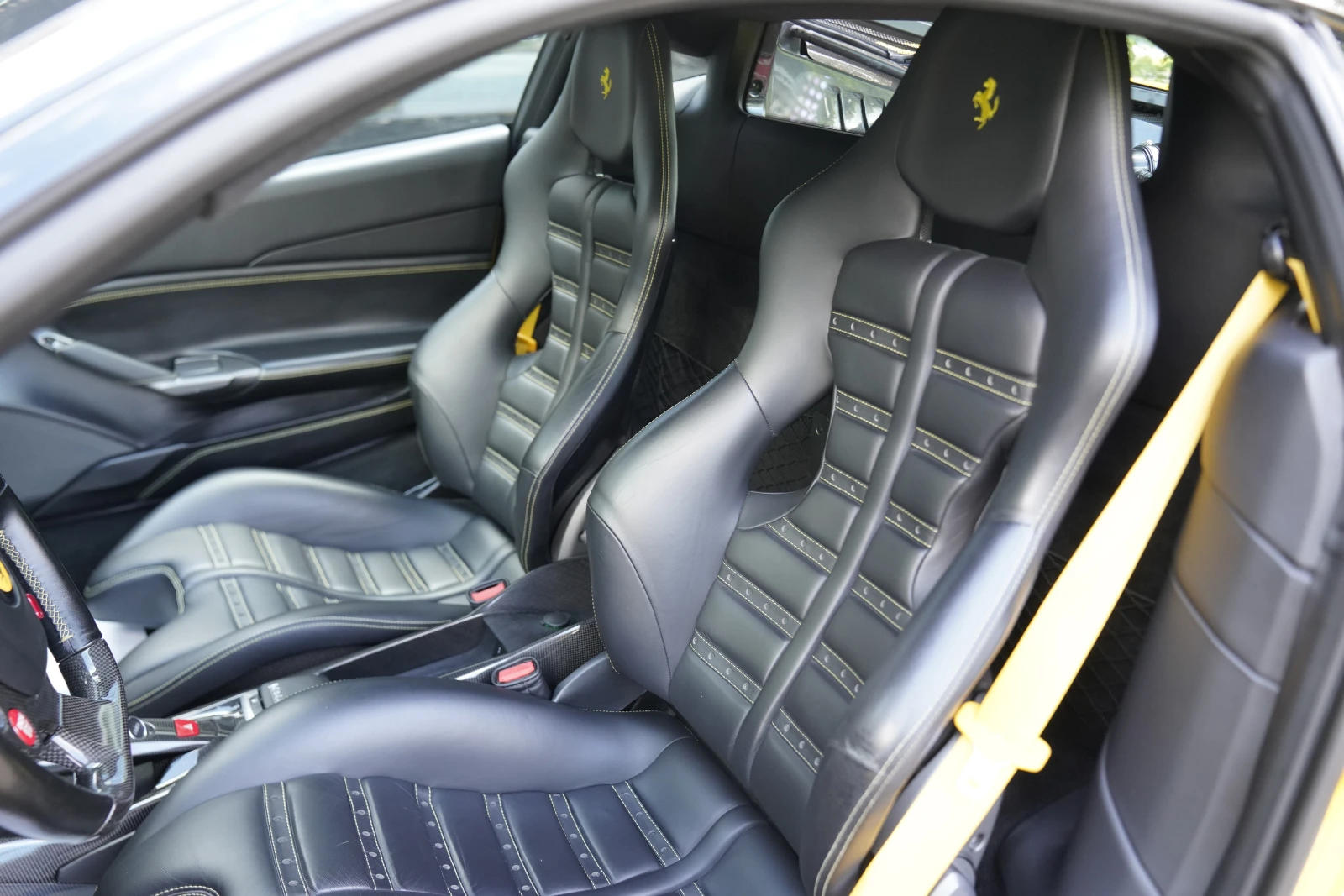 Ferrari 488 GTB 3.9 V8 BiTurbo Carbon Package AKRAPOVIC, снимка 11 - Автомобили и джипове - 55277092