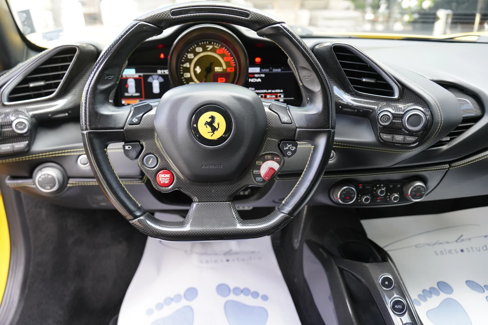 Ferrari 488 GTB 3.9 V8 BiTurbo Carbon Package AKRAPOVIC, снимка 10 - Автомобили и джипове - 55277092