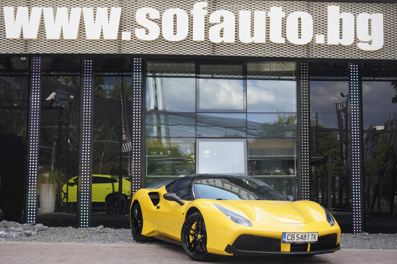 Ferrari 488 GTB 3.9 V8 BiTurbo Carbon Package AKRAPOVIC, снимка 3 - Автомобили и джипове - 55277092