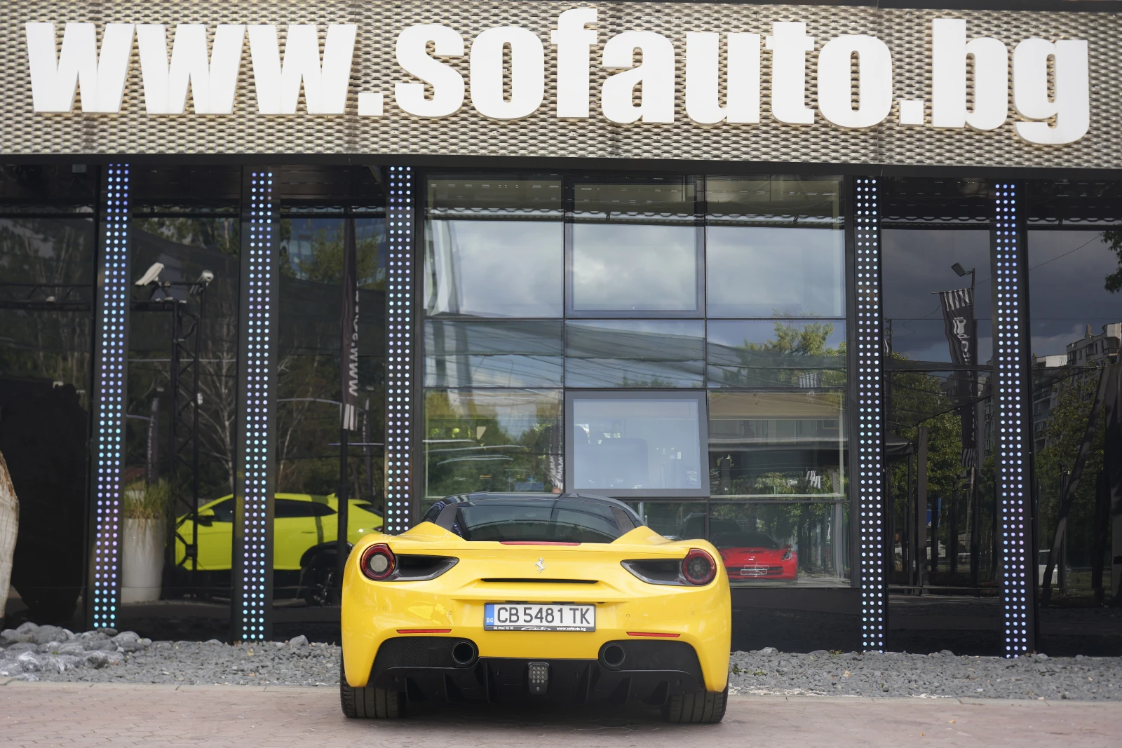 Ferrari 488 GTB 3.9 V8 BiTurbo Carbon Package AKRAPOVIC, снимка 5 - Автомобили и джипове - 55277092
