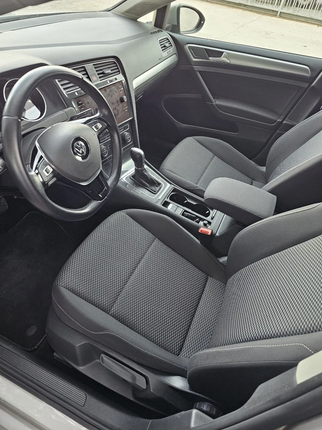 VW Golf 1.6TDI 116к.с. DSG Euro 6d 60 000км, снимка 8 - Автомобили и джипове - 55638080