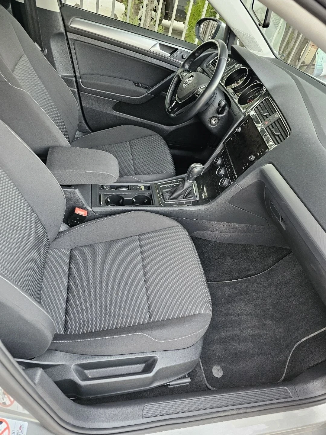 VW Golf 1.6TDI 116к.с. DSG Euro 6d 60 000км, снимка 9 - Автомобили и джипове - 55638080
