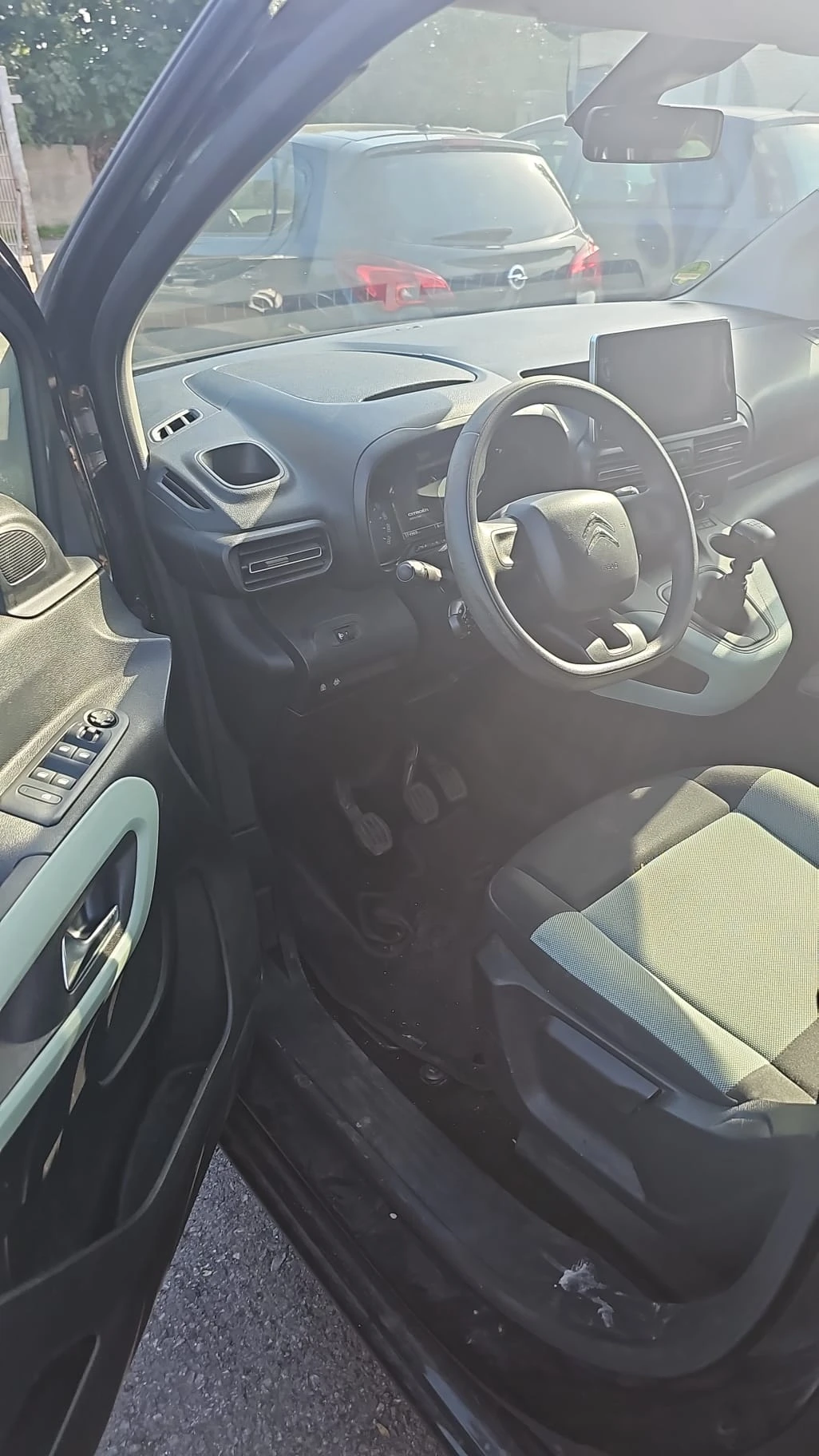 Citroen Berlingo 1.2 бензин/клима EUR6, снимка 4 - Автомобили и джипове - 55980614