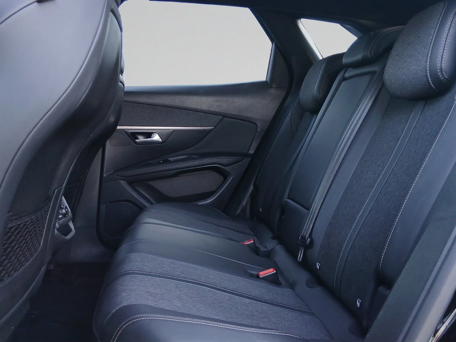 Peugeot 3008 NEW GT Line 1.6 e-THP 180 EAT8 EURO 6.2, снимка 13 - Автомобили и джипове - 56022007