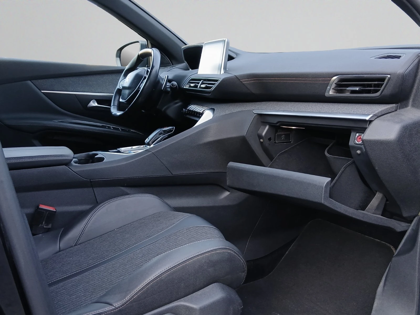 Peugeot 3008 NEW GT Line 1.6 e-THP 180 EAT8 EURO 6.2, снимка 16 - Автомобили и джипове - 56022007