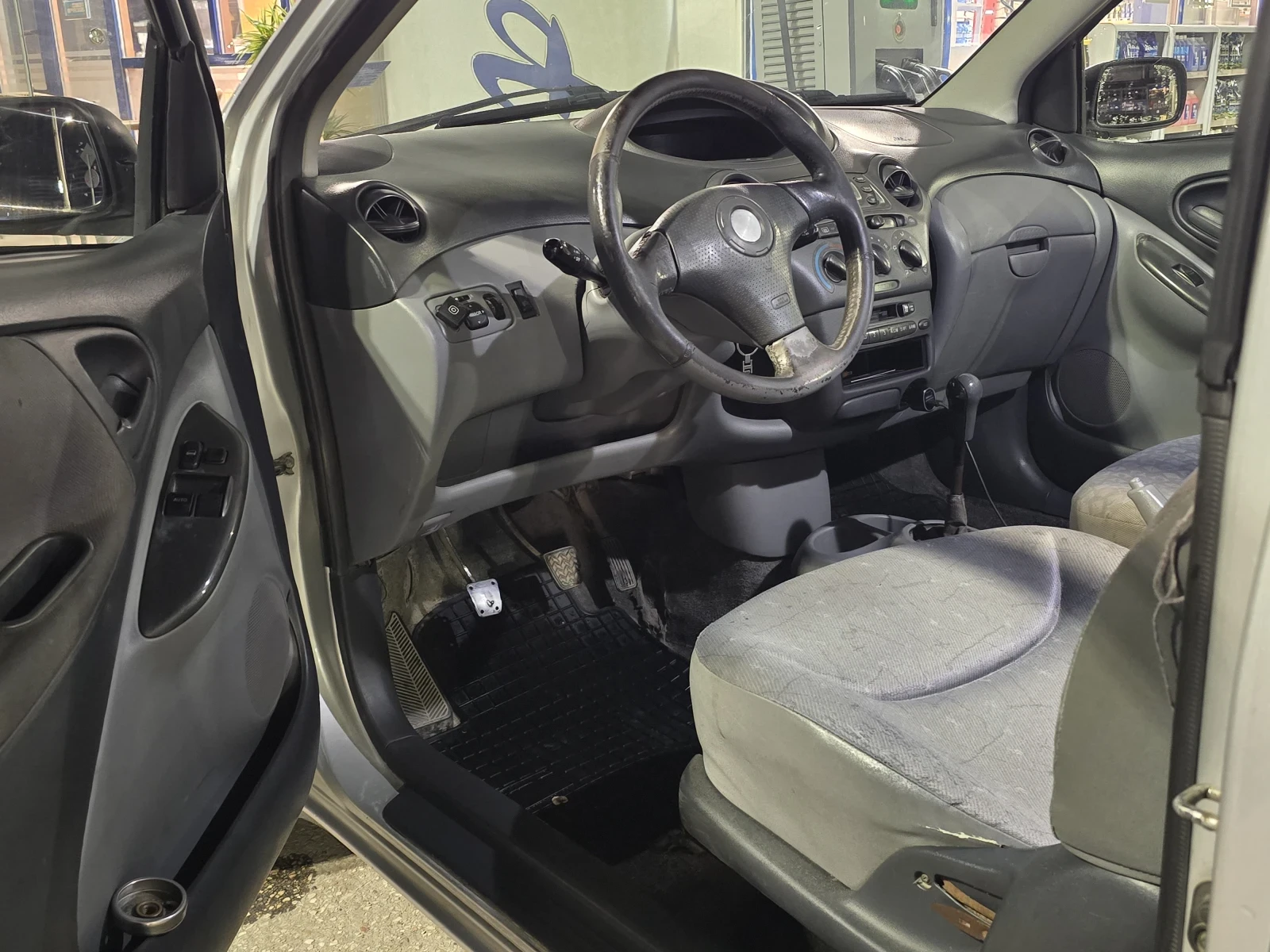 Toyota Yaris 1.3, 86 ���� -������/��� | Mobile.bg � ����������� 10