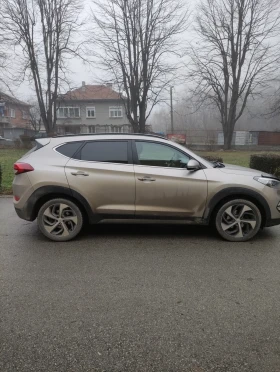 Hyundai Tucson, снимка 7 - Автомобили и джипове - 53315492