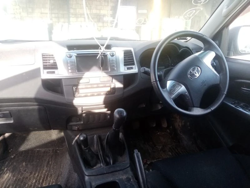 Toyota Hilux 2.5/3.0D4DЧАСТИ, снимка 13 - Автомобили и джипове - 5998114