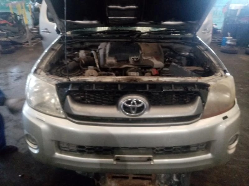 Toyota Hilux 2.5/3.0D4DЧАСТИ, снимка 16 - Автомобили и джипове - 5998114