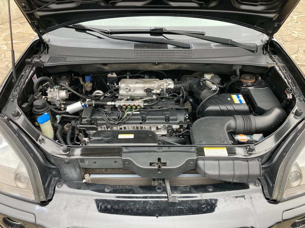 Hyundai Tucson 2, 0i 4x4 ГАЗОВ ИНЖЕКЦИОН | Mobile.bg — изображение 17