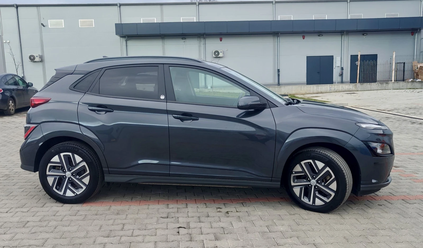 Hyundai Kona Trend/Face/42kwh/136hp/Сервизна книжка/SOH 100% - изображение 4