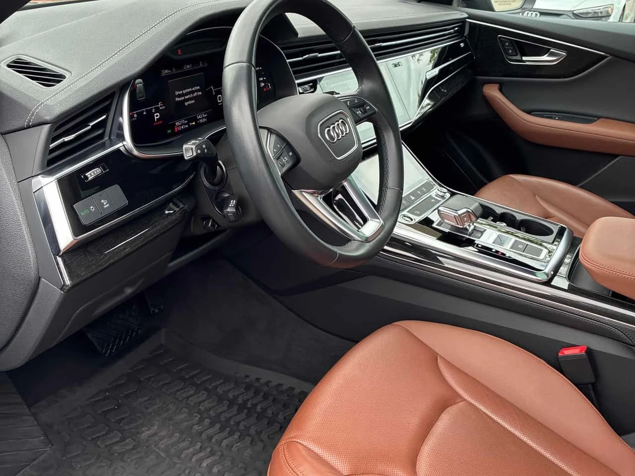 Audi Q8 * Progressiv * CARFAX * БЕЗ ПЪРВОНАЧАЛНА ВНОСКА, снимка 5 - Автомобили и джипове - 54841639