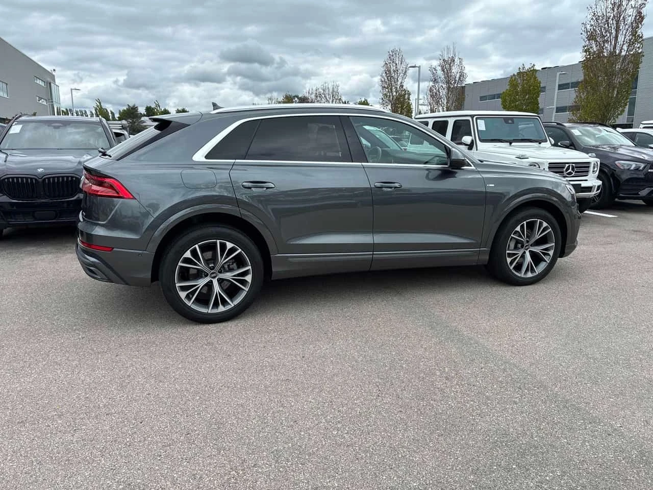 Audi Q8 * Progressiv * CARFAX * БЕЗ ПЪРВОНАЧАЛНА ВНОСКА, снимка 3 - Автомобили и джипове - 54841639