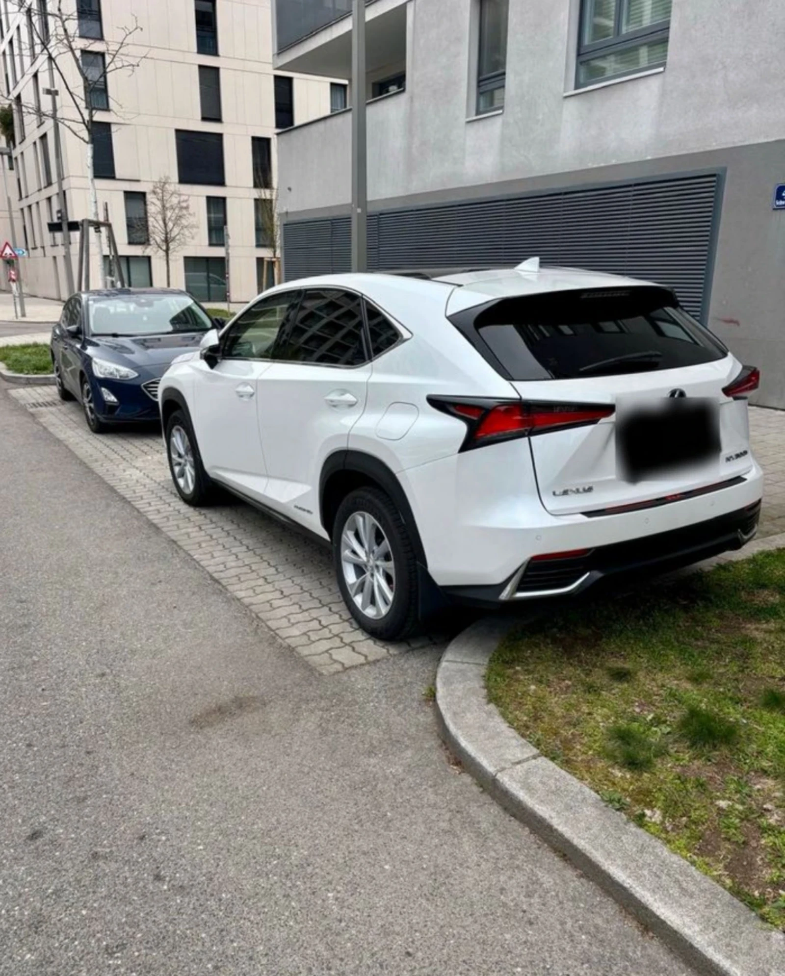 Lexus NX 300h, снимка 2 - Автомобили и джипове - 55087277