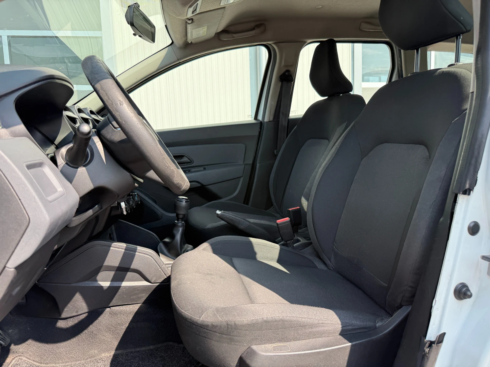 Dacia Duster 1.5 dci 4x4 върнат от Лизинг Гаранционен, снимка 11 - Автомобили и джипове - 55434681