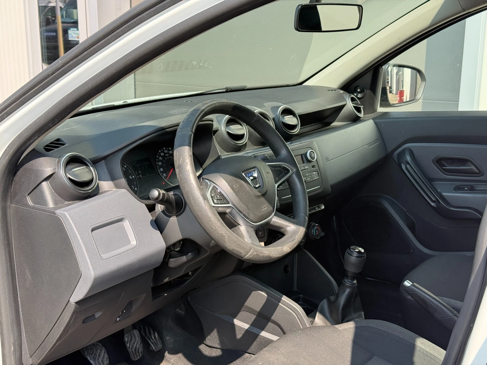 Dacia Duster 1.5 dci 4x4 върнат от Лизинг Гаранционен, снимка 9 - Автомобили и джипове - 55434681