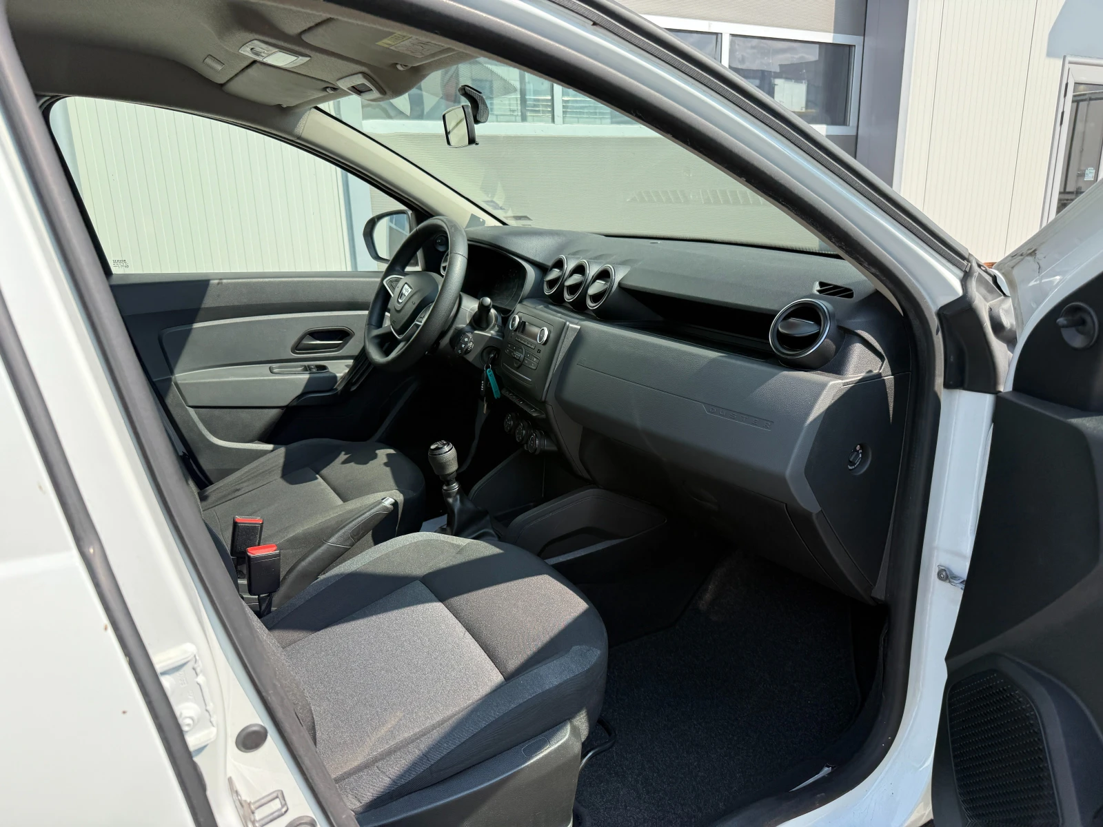Dacia Duster 1.5 dci 4x4 върнат от Лизинг Гаранционен, снимка 12 - Автомобили и джипове - 55434681