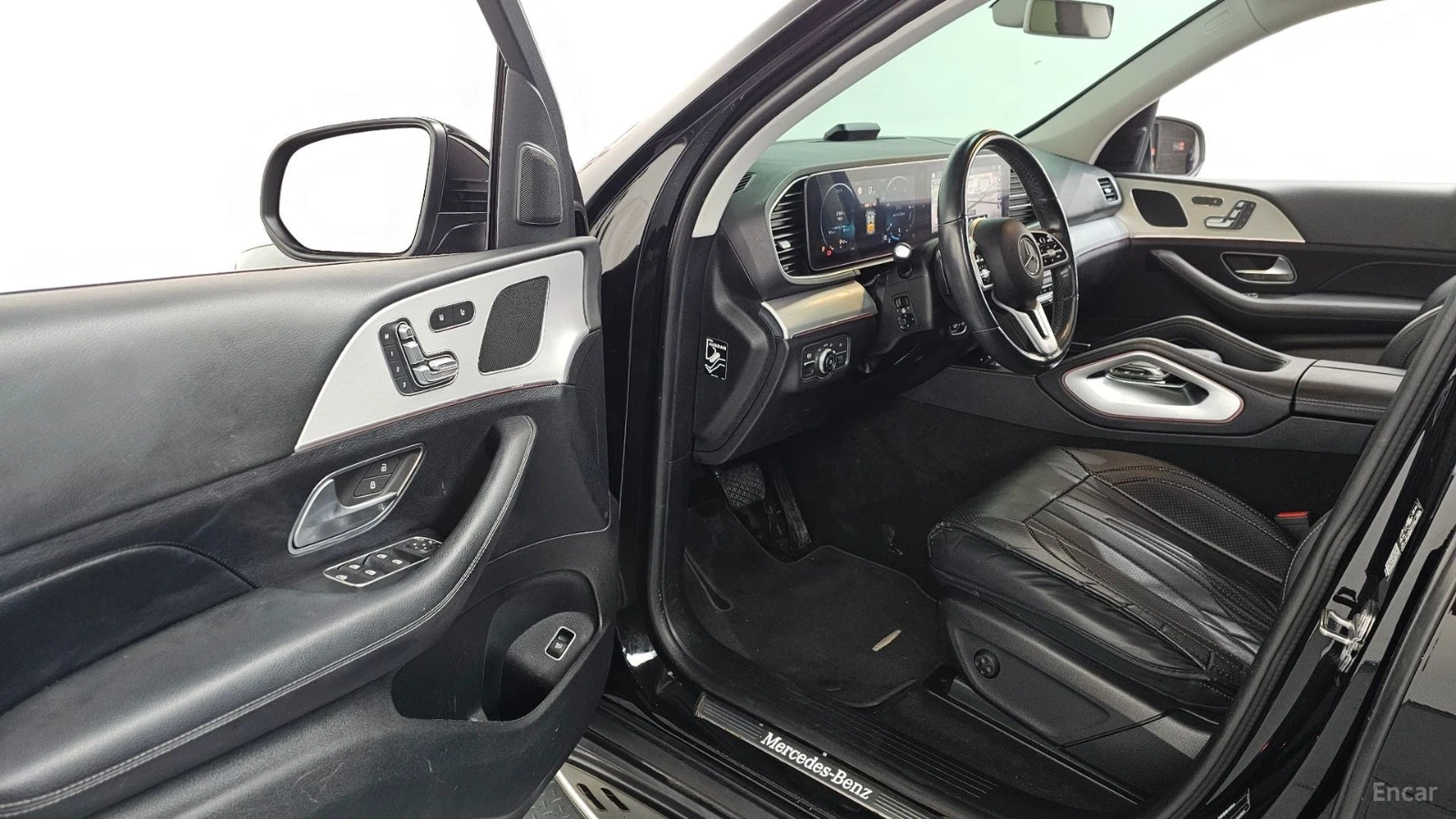 Mercedes-Benz GLE 300d 4MATIC* КОЖА* ОБДУХВ* НАВИ* ПАНО, снимка 8 - Автомобили и джипове - 55480015