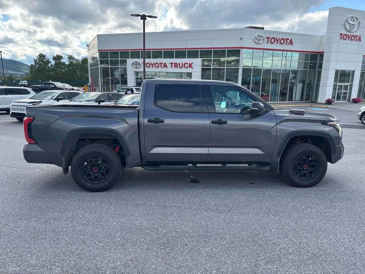 Toyota Tundra  Limited Hybrid / CARFAX / АВТОКРЕДИТ, снимка 3 - Автомобили и джипове - 55670816