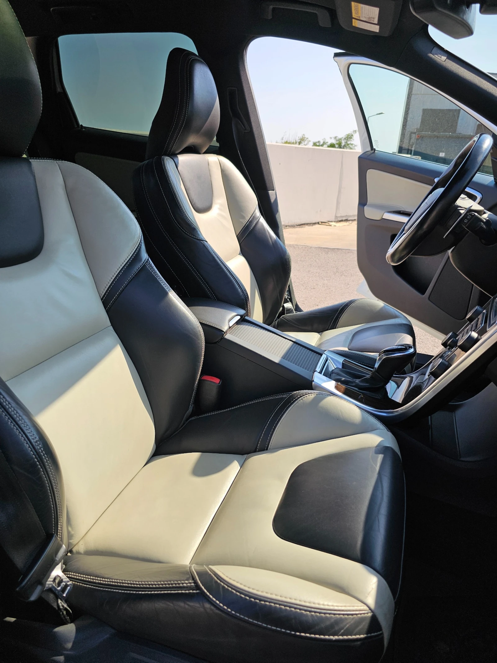 Volvo XC60 T6 AWD 304HP, снимка 13 - Автомобили и джипове - 55782265