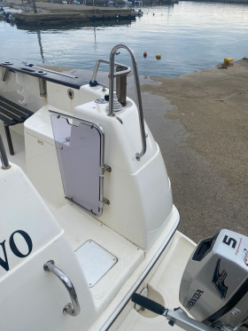 Моторна яхта Quicksilver ARVOR 250 AS, снимка 5 - Воден транспорт - 41562893