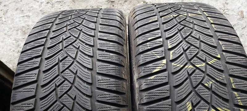 Гуми Зимни 235/40R18, снимка 3 - Гуми и джанти - 35124745