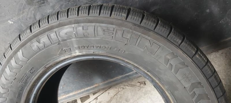 Гуми Зимни 215/65R15, снимка 5 - Гуми и джанти - 35130866