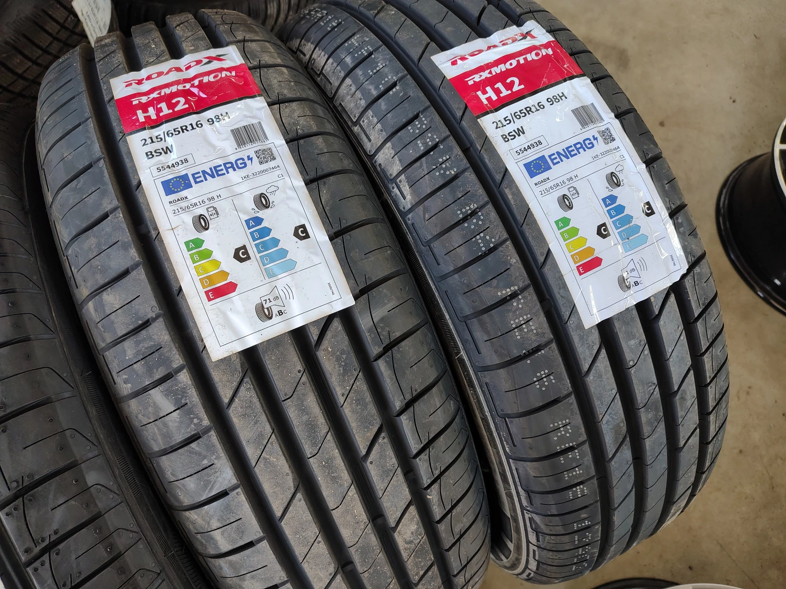 Гуми Летни 215/65R16, снимка 3 - Гуми и джанти - 55844107