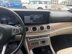 Mercedes-Benz E 400 CARFAX / DISTRONIC / BURMESTER , снимка 9