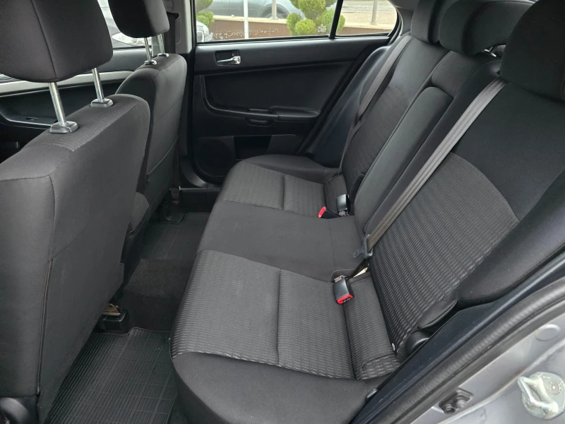 Mitsubishi Lancer 1.6 БЕНЗИН РЕАЛНИ КИЛОМЕТРИ, снимка 14 - Автомобили и джипове - 52679797
