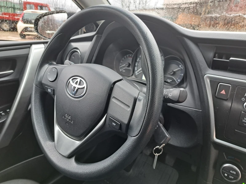 Toyota Auris 1.33i* 99к.с.* 6 скорости* Уникат* Като нова, снимка 10 - Автомобили и джипове - 53056353