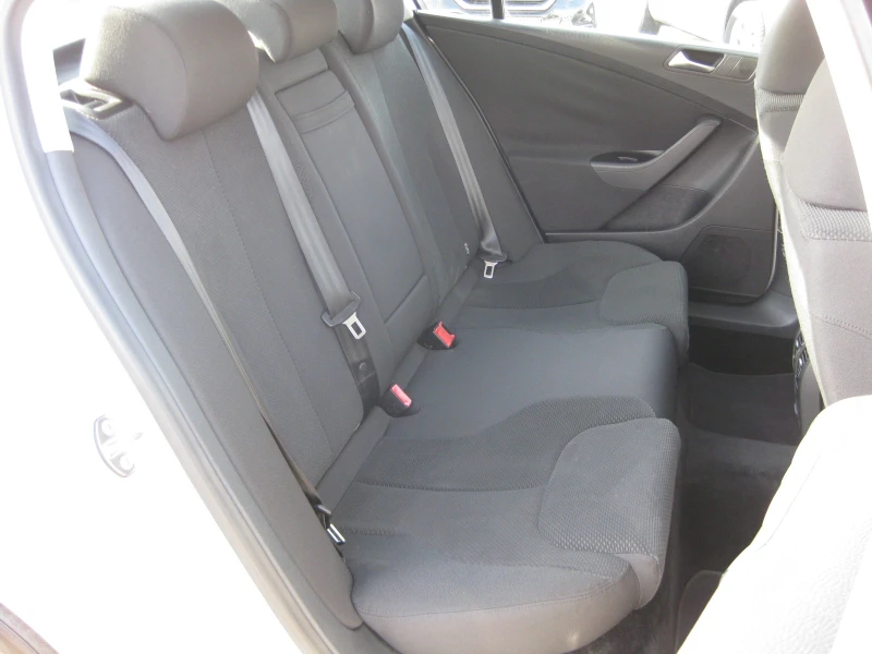 VW Passat 1.9 TDI, снимка 15 - Автомобили и джипове - 53145481