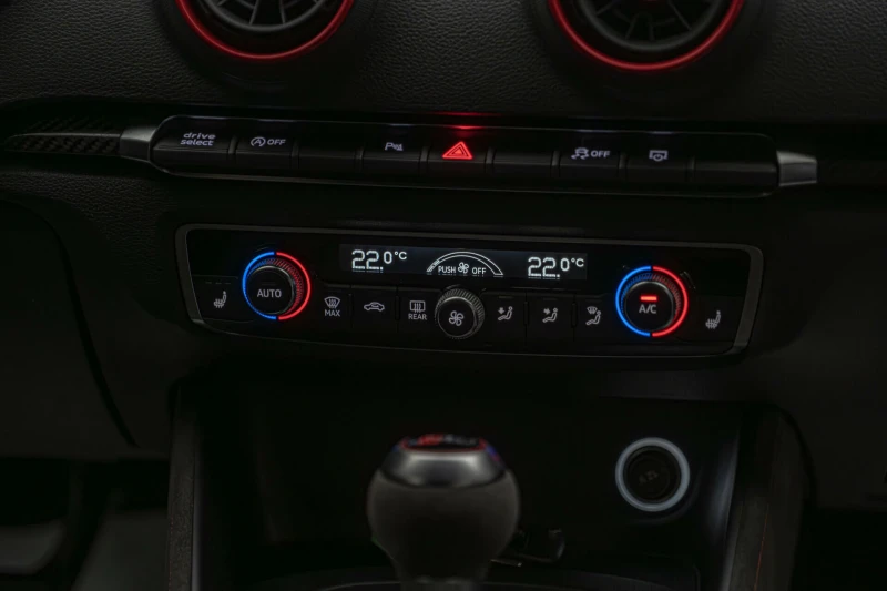 Audi Rs3 2.5TFSI/SportBack/Bang&Olufsen/Камера/Подгрев, снимка 13 - Автомобили и джипове - 53166992