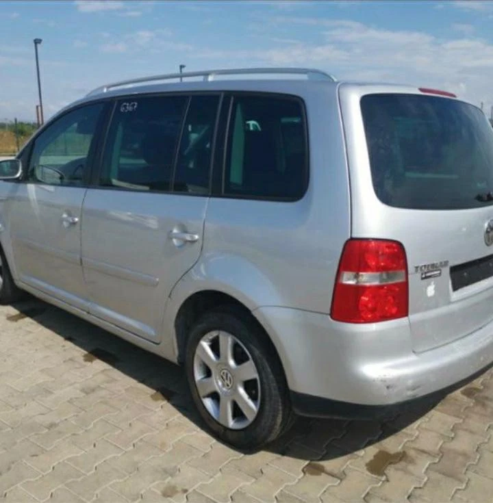 VW Touran 2.0tdi, снимка 4 - Автомобили и джипове - 45949110