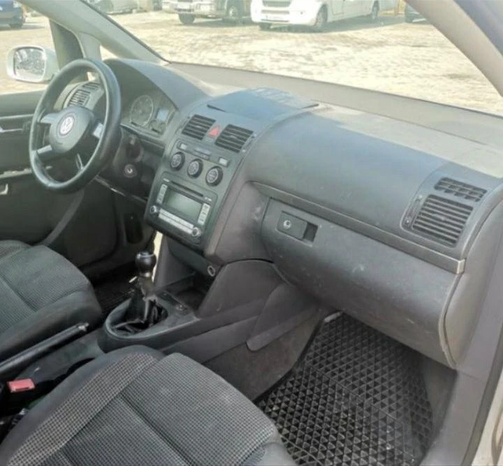 VW Touran 2.0tdi, снимка 6 - Автомобили и джипове - 45949110