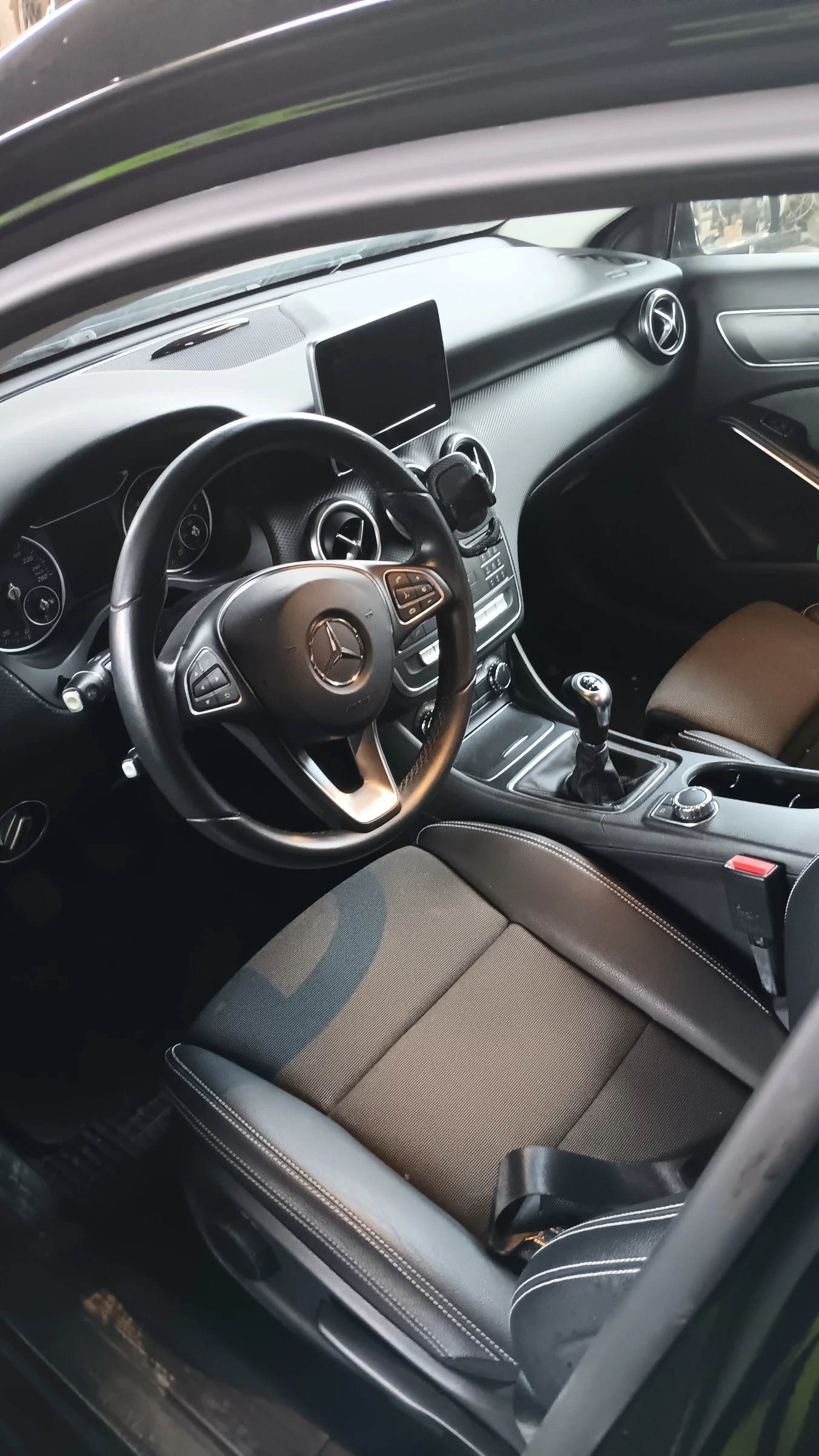 Mercedes-Benz A 180 1.6 - изображение 5