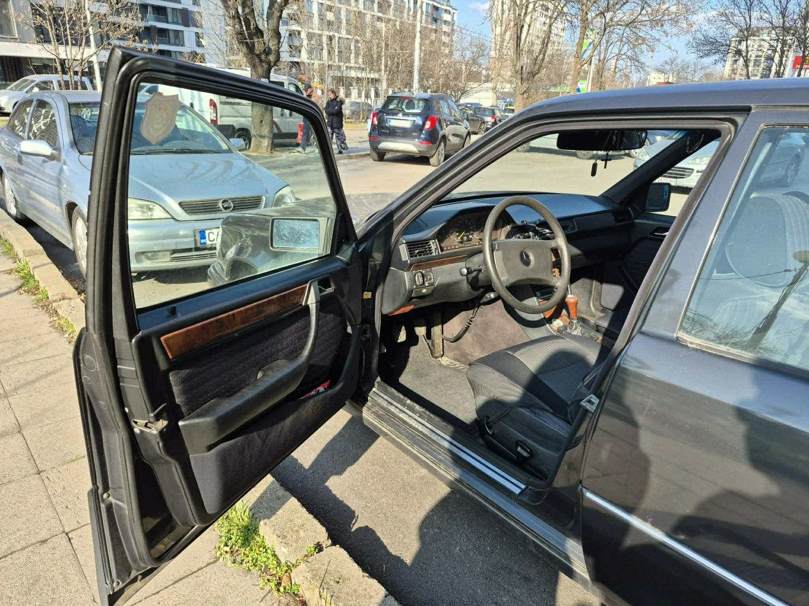 Mercedes-Benz E 200 W124, снимка 13 - Автомобили и джипове - 54247318