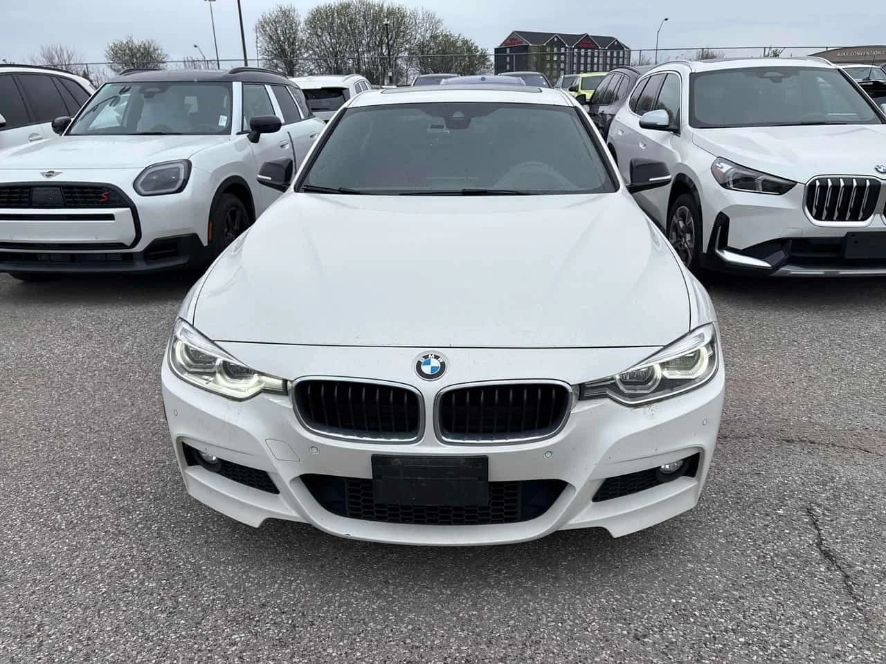 BMW 330 i xDrive/ПОДГРЕВИ/ШИБИДАХ/OT BMW, снимка 2 - Автомобили и джипове - 54445105
