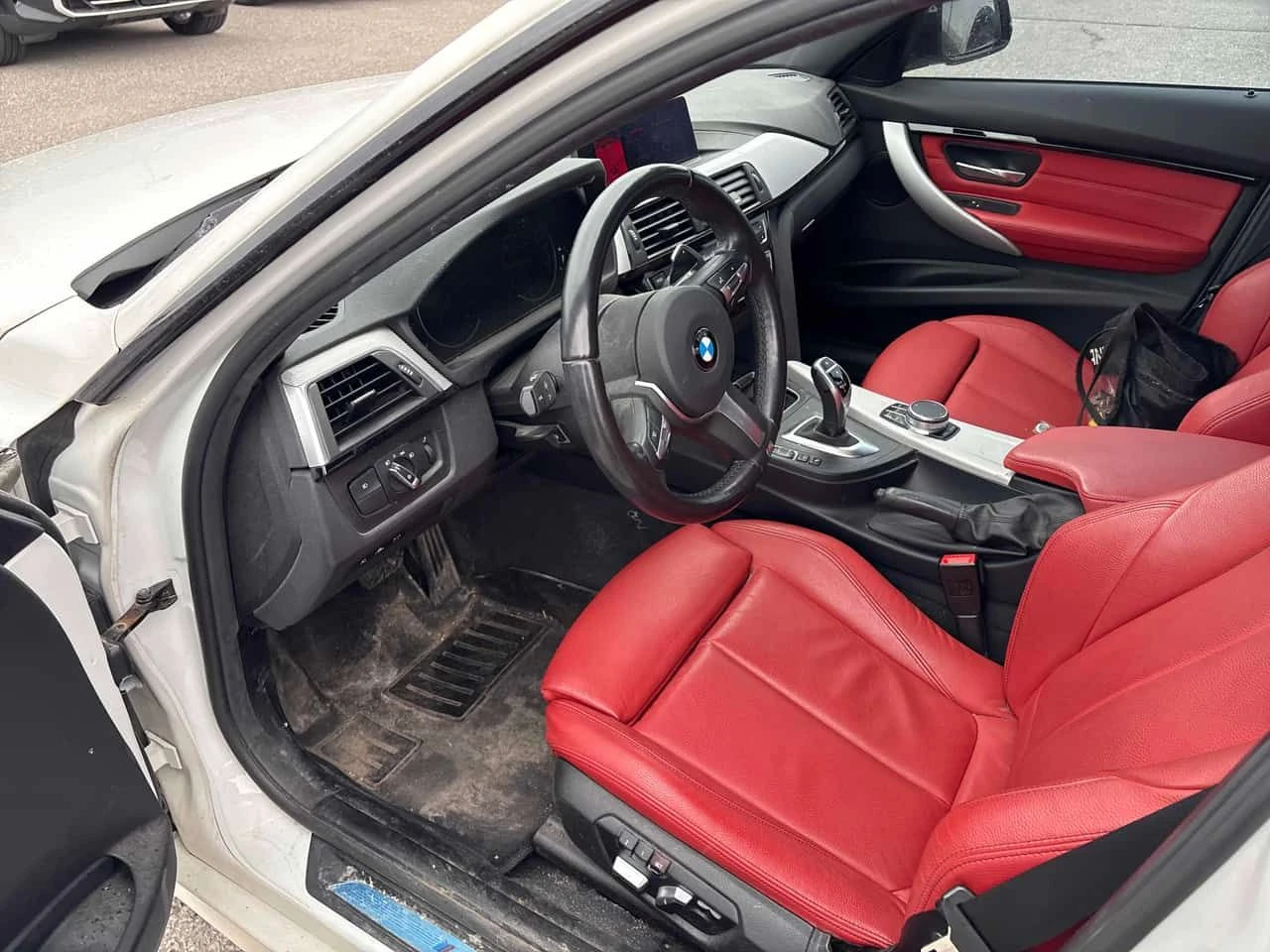BMW 330 i xDrive/ПОДГРЕВИ/ШИБИДАХ/OT BMW, снимка 7 - Автомобили и джипове - 54445105