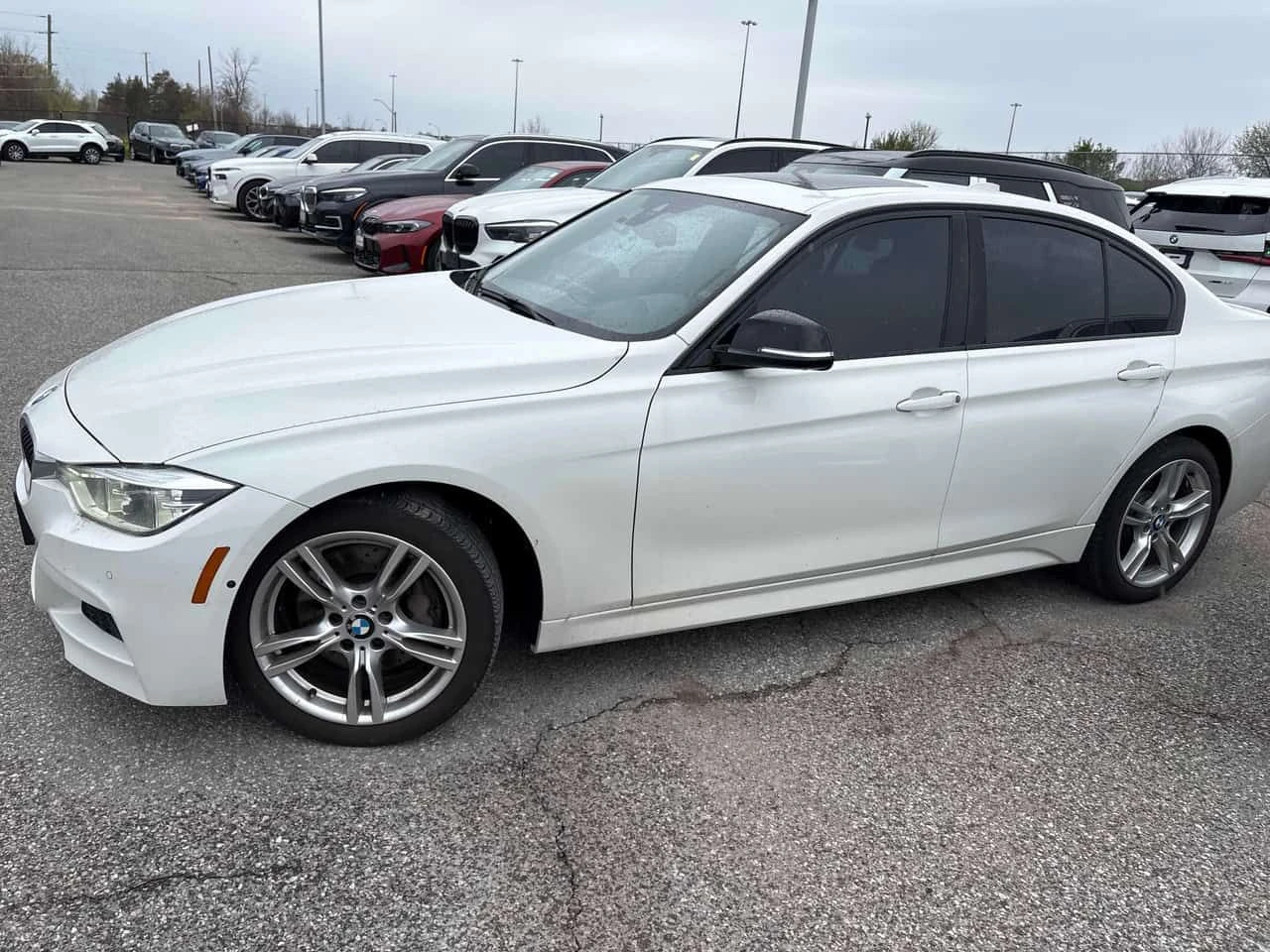 BMW 330 i xDrive/ПОДГРЕВИ/ШИБИДАХ/OT BMW, снимка 3 - Автомобили и джипове - 54445105