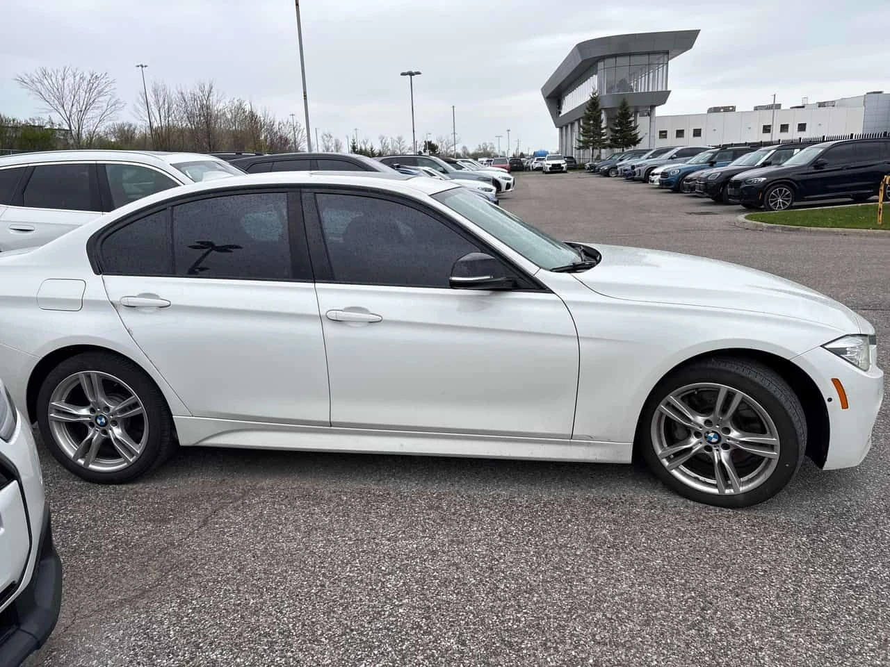 BMW 330 i xDrive/ПОДГРЕВИ/ШИБИДАХ/OT BMW, снимка 4 - Автомобили и джипове - 54445105
