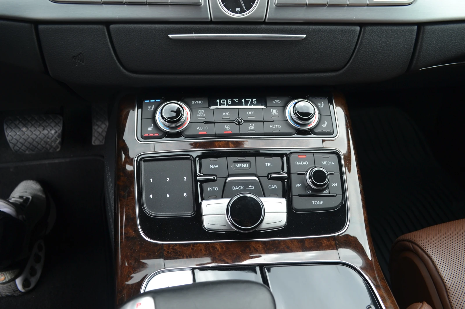 Audi A8 4.0TFSI-UNIKAT, снимка 14 - Автомобили и джипове - 54520703