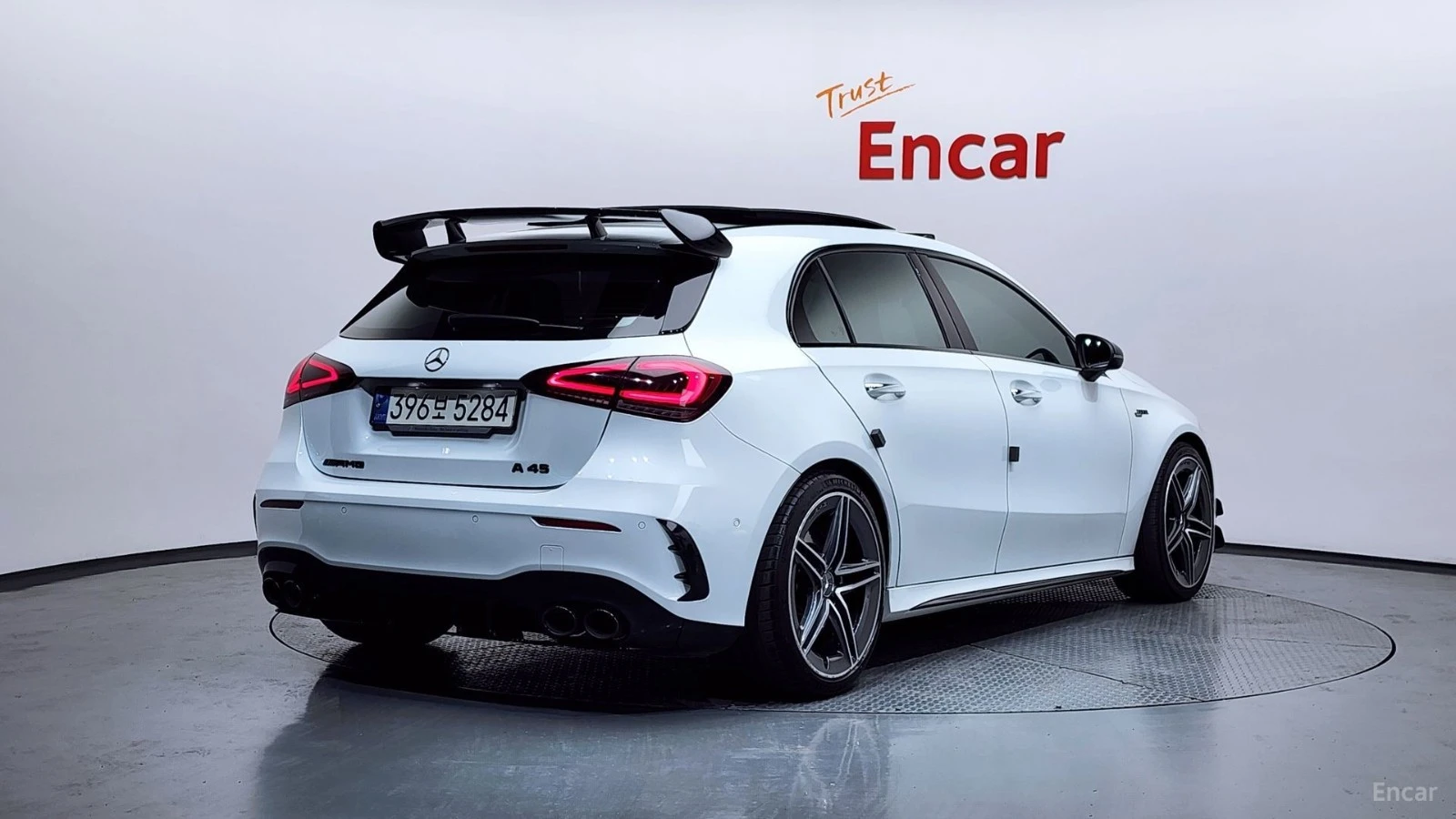 Mercedes-Benz A45 AMG 4MATIC+ * КОЖА* ПОДГРЕВ* ПАНОРАМА* HEAD-UP* КАМЕРА, снимка 2 - Автомобили и джипове - 55449785