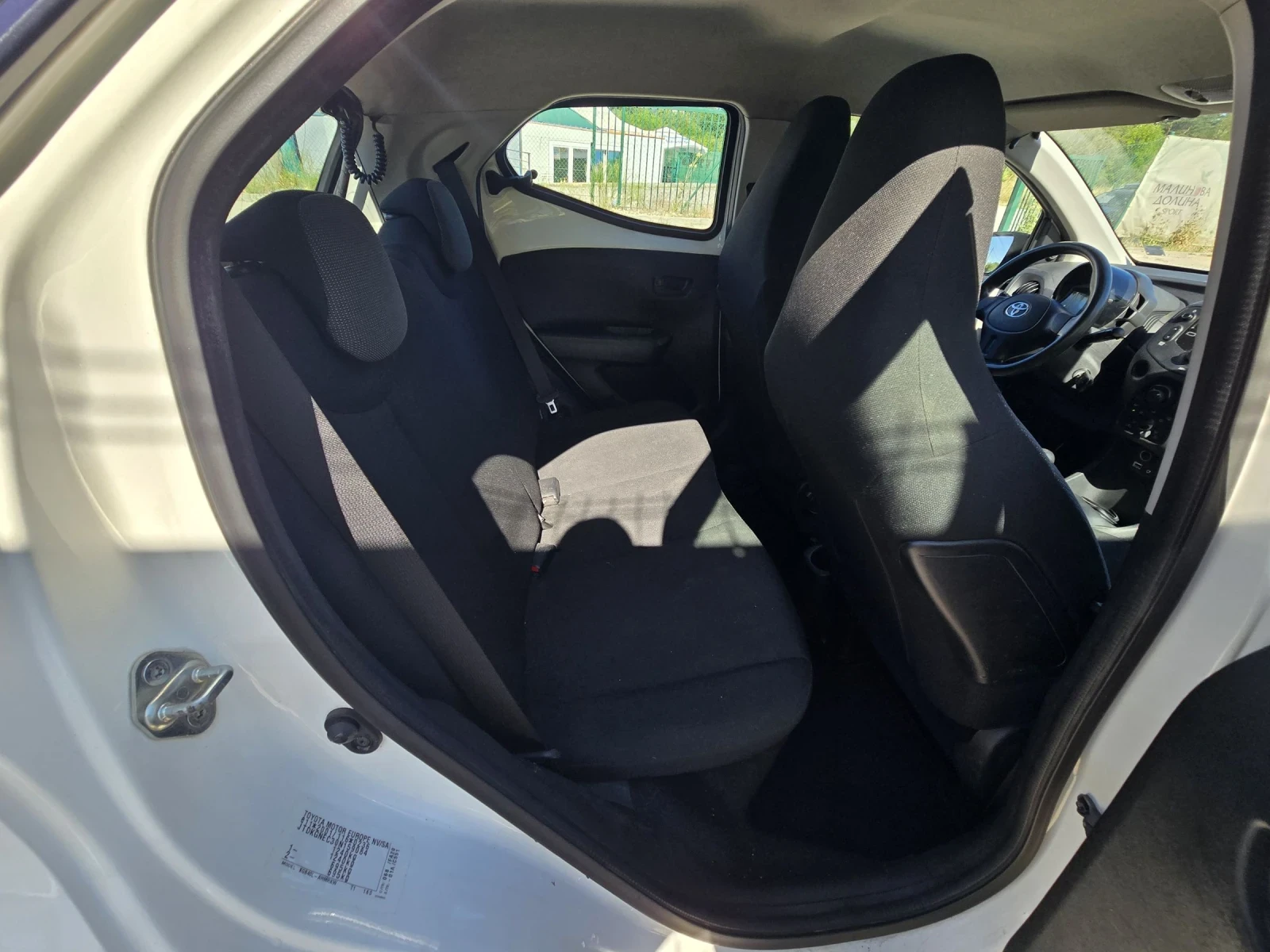 Toyota Aygo 1.0i, снимка 10 - Автомобили и джипове - 55464851